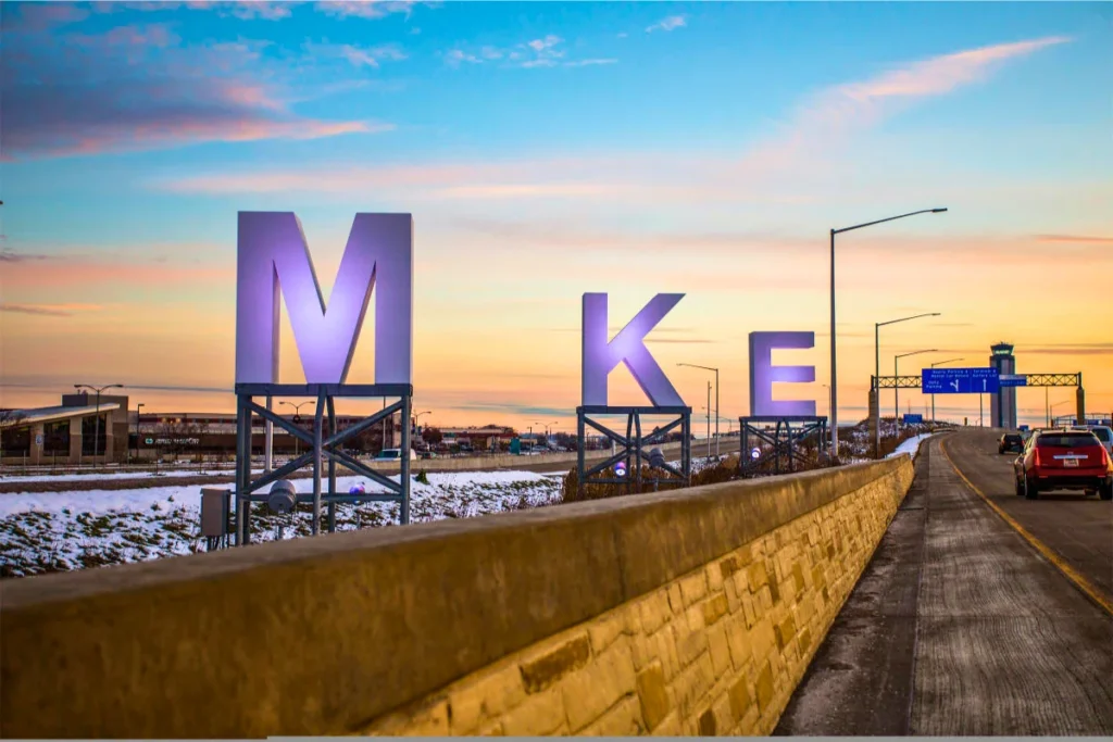 Milwaukee Mitchell International Airport (MKE)